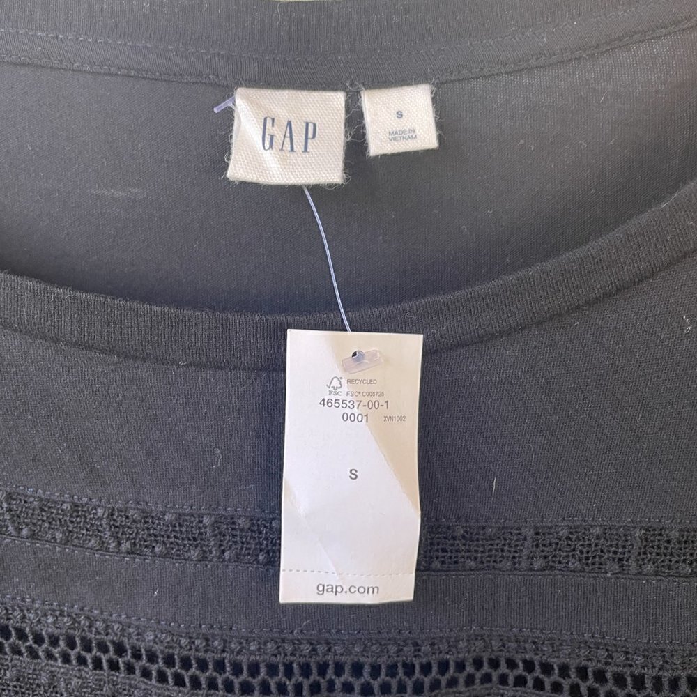 NWT Gap Black Eyelet Detail Shirt 🖤 - Picture 5 of 7